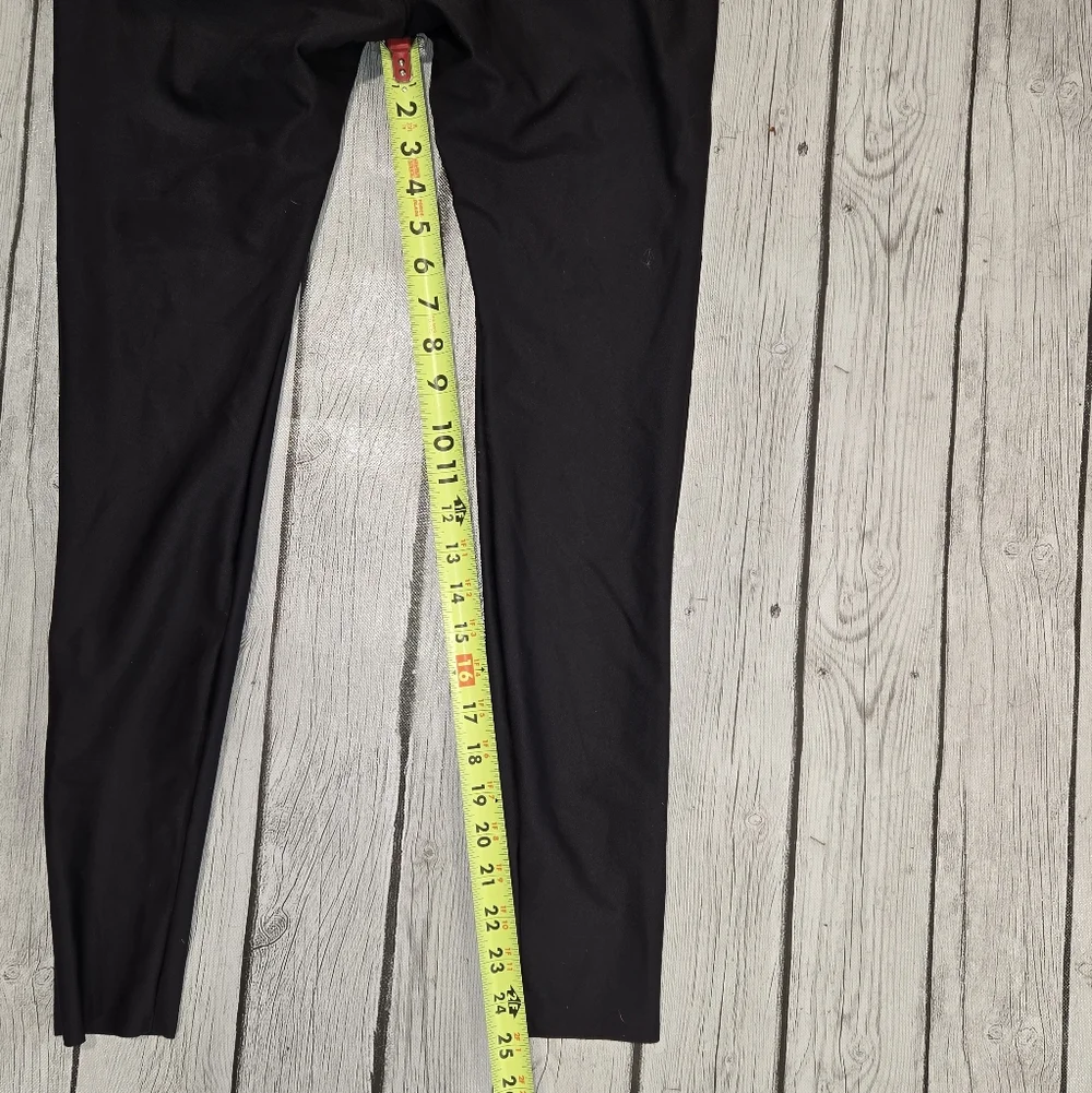 NWT SKIMS Body Butt Enhancing Classic Black Leggings Womens Size M - Picture 7 of 8